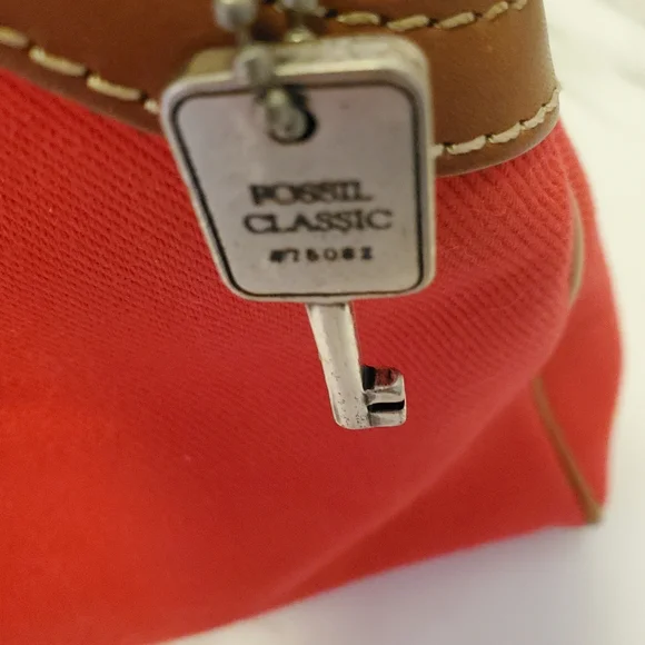 Red Canvas HAND BAG By FOSSIL - Picture 2 of 8